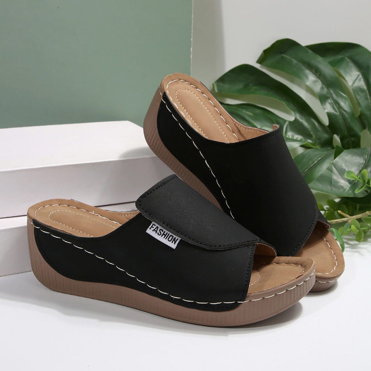 Mules Compensées – Éclat d’Été & Charme Décontracté