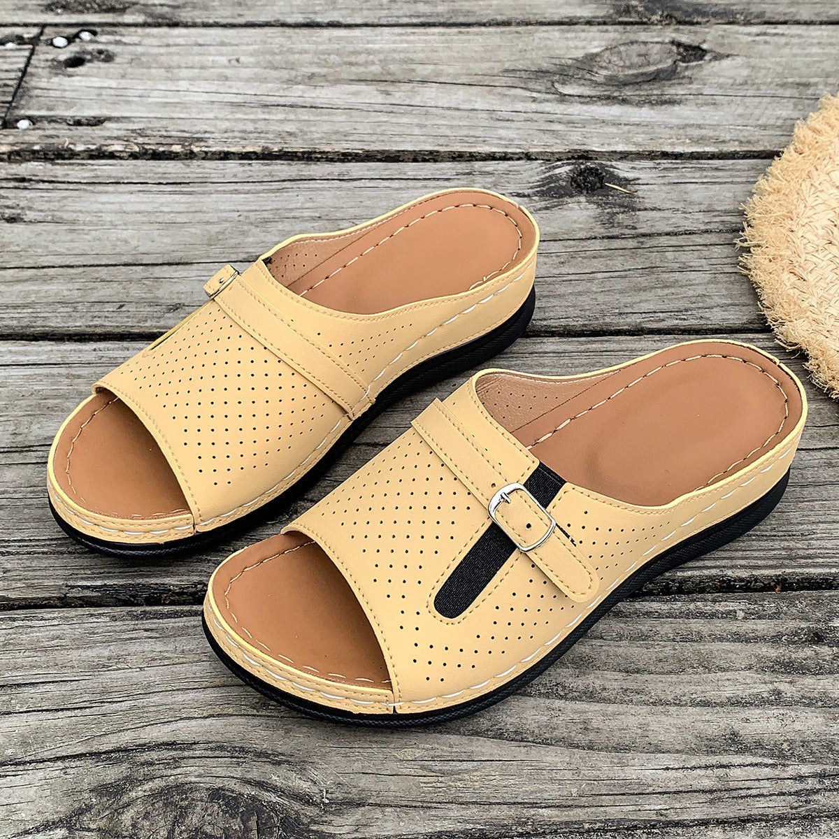 Mules Bouclées – Chic Nomade & Légèreté d’Été ️🌼