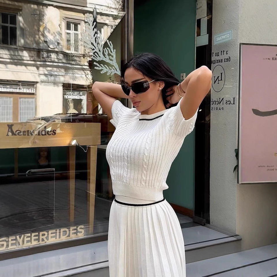 Ensemble Mini – Pull Court & Jupe Plissée en Mouvement⭐