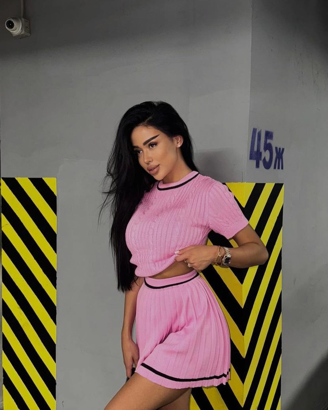 Ensemble Mini – Pull Court & Jupe Plissée en Mouvement⭐