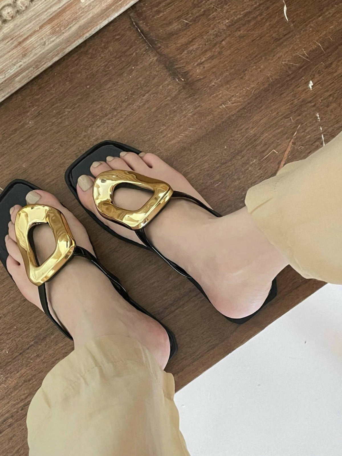 Tongs Plates – Été Libre & Pas Légers👡