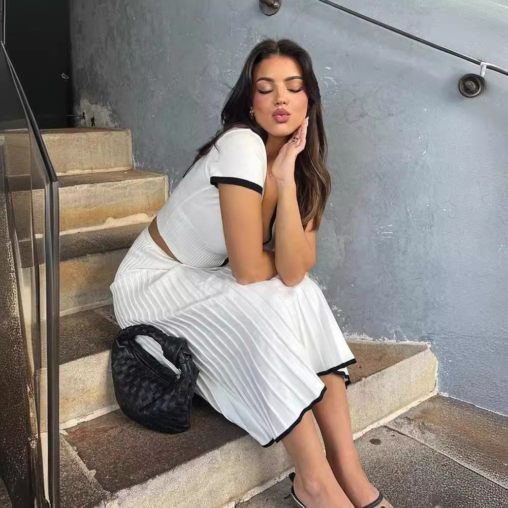 Robe Plissée – Décolleté V & Élégance Sculptée ✨