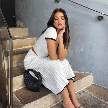 Robe Plissée – Décolleté V & Élégance Sculptée ✨