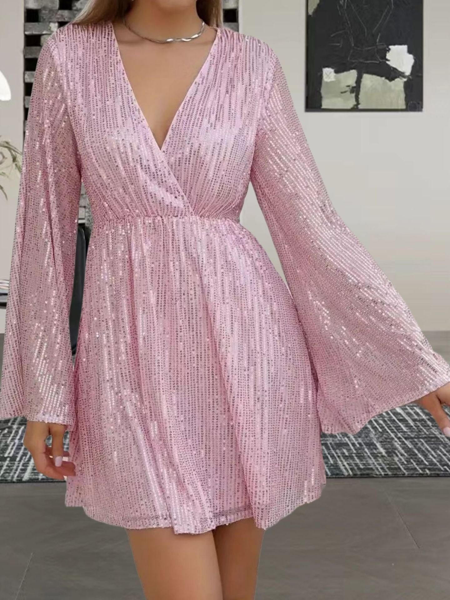 Robe Pailletée – Décolleté V & Taille Sculptée pour Soirées Étincelantes ✨